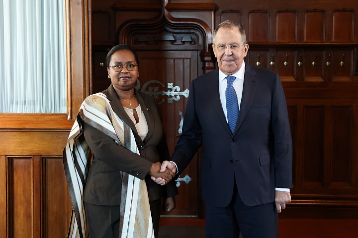 Venäjä ja Madagaskar tiivistävät diplomaattisia suhteitaan Moskovassa